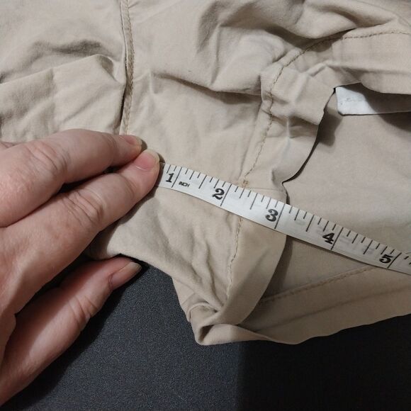 Old Navy shorts Women 6 khaki Everyday Twill 3 inch flat front MARKS IN PICTURES - Picture 10 of 10
